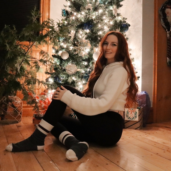 Meet your Posher, Courtney - Picture 3 of 6